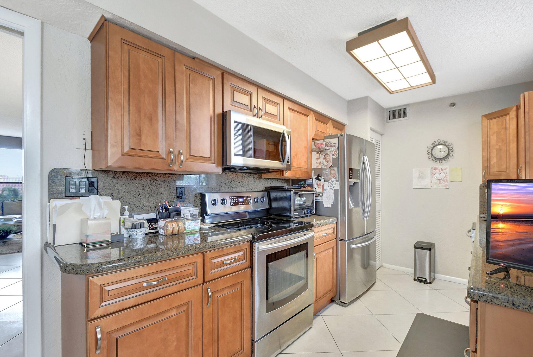 7209 Promenade Drive, Unit 302 Boca Raton, FL 33433 - Photo 9 of 36 Kitchen