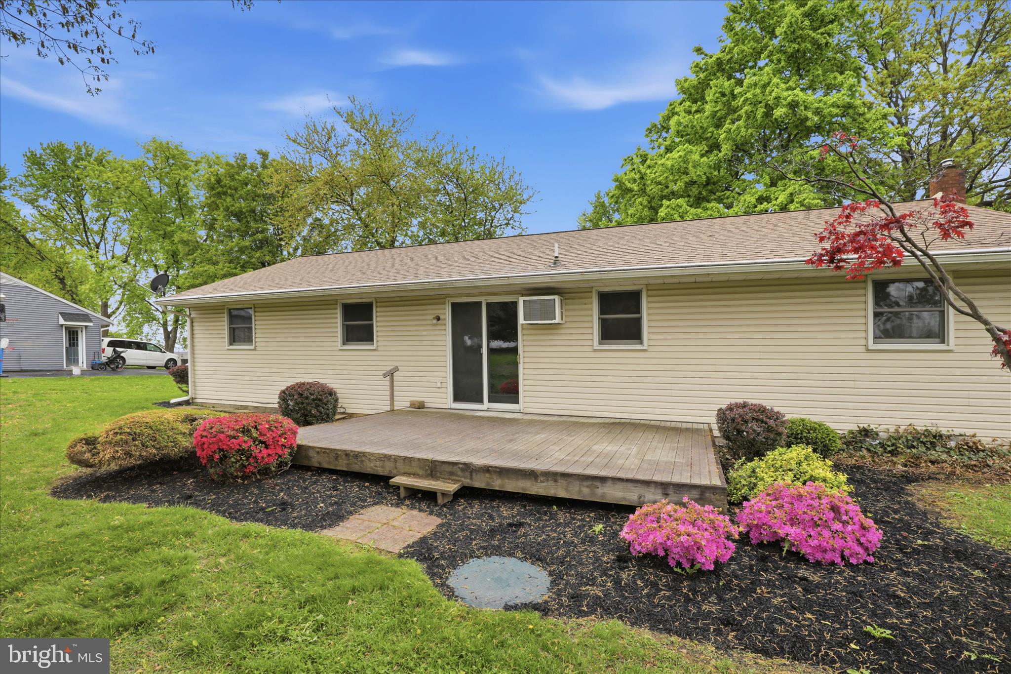 947 Hill Street Manheim, PA 17545 - Photo 32 of 47 a backyard of a house with table and chairs