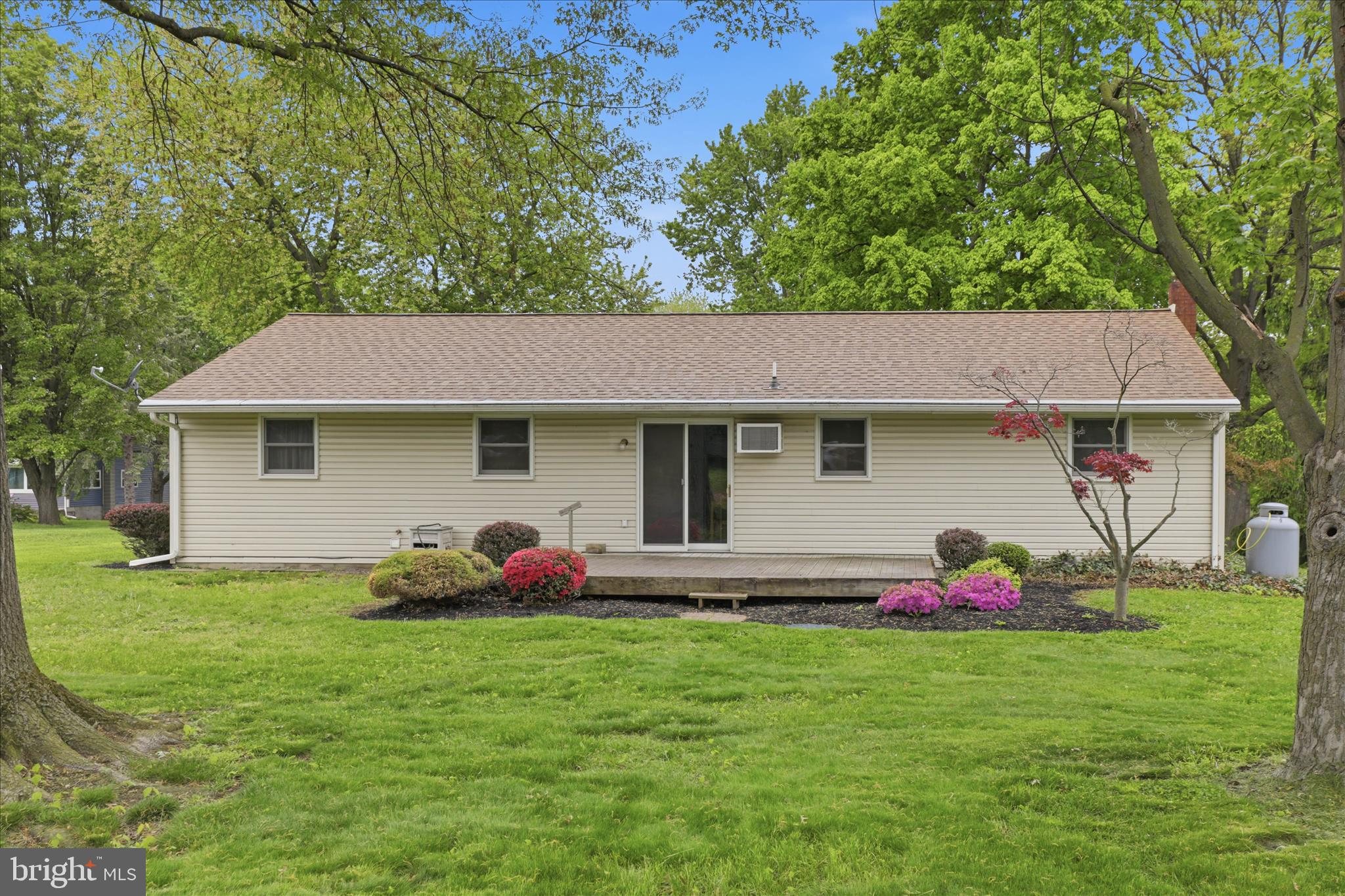 947 Hill Street Manheim, PA 17545 - Photo 33 of 47 a front view of house with yard