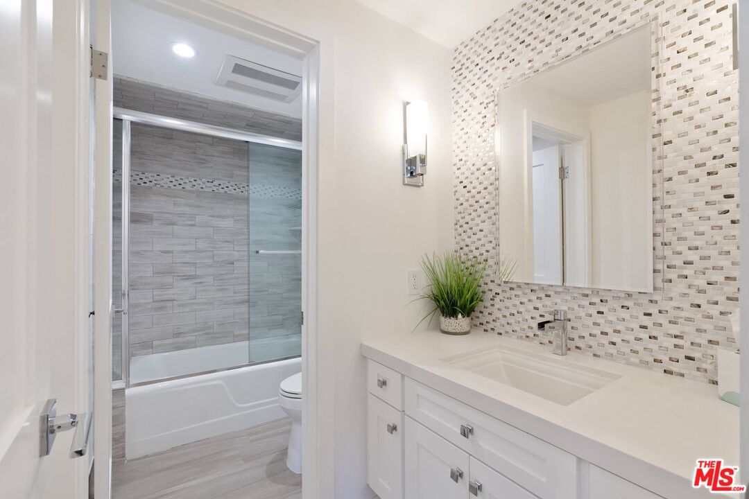31518 Broad Beach Road Malibu, CA 90265 - Photo 20 of 27 a bathroom with a bathtub and a sink