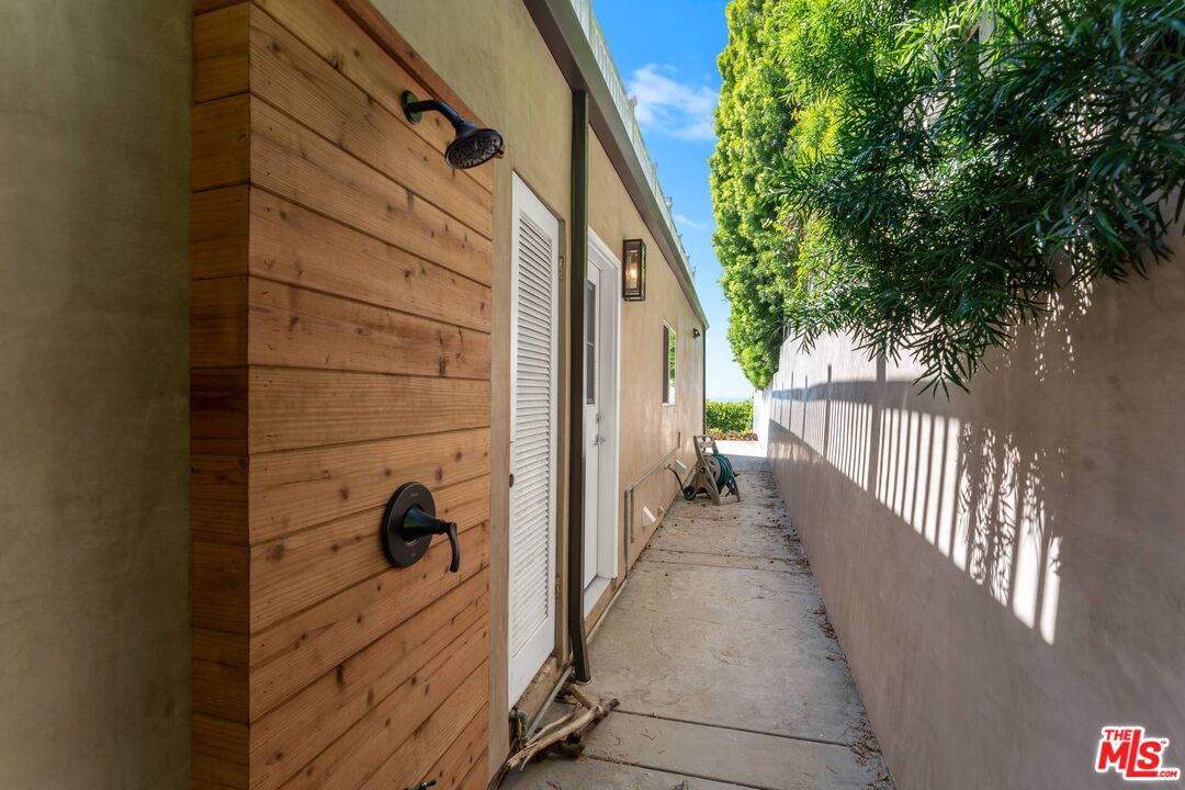 31518 Broad Beach Road Malibu, CA 90265 - Photo 27 of 27 a view of a porch