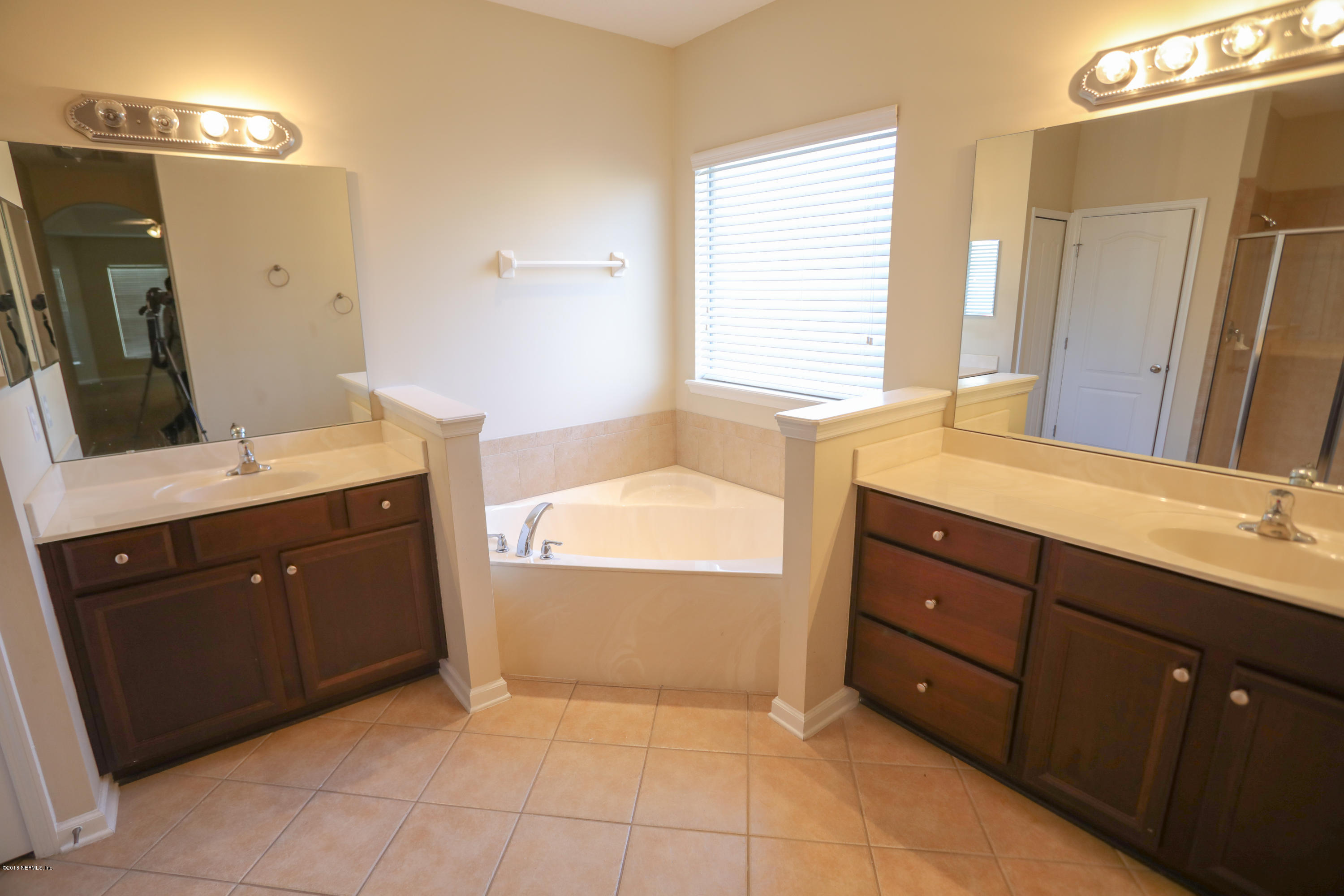 6043 Shadehill Road Jacksonville, FL 32258 - Photo 32 of 43 Suite Bathroom