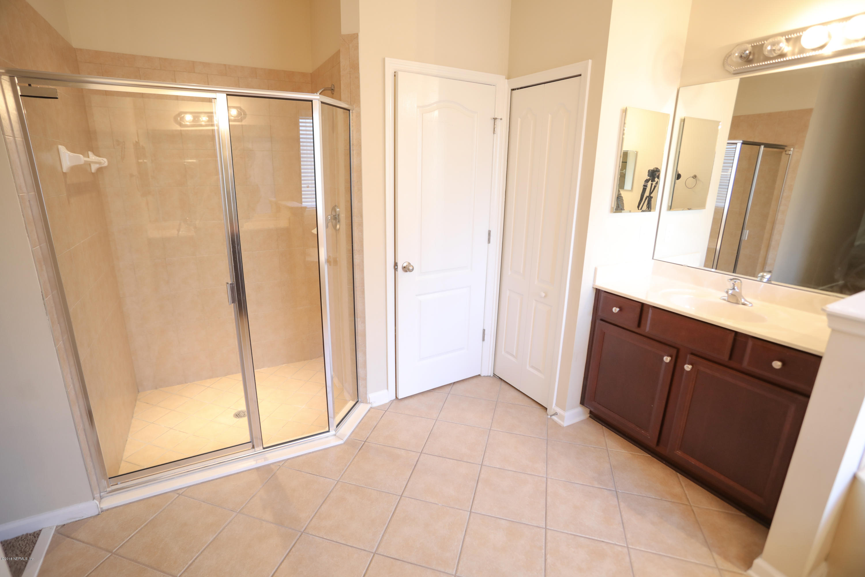 6043 Shadehill Road Jacksonville, FL 32258 - Photo 33 of 43 Suite Bathroom