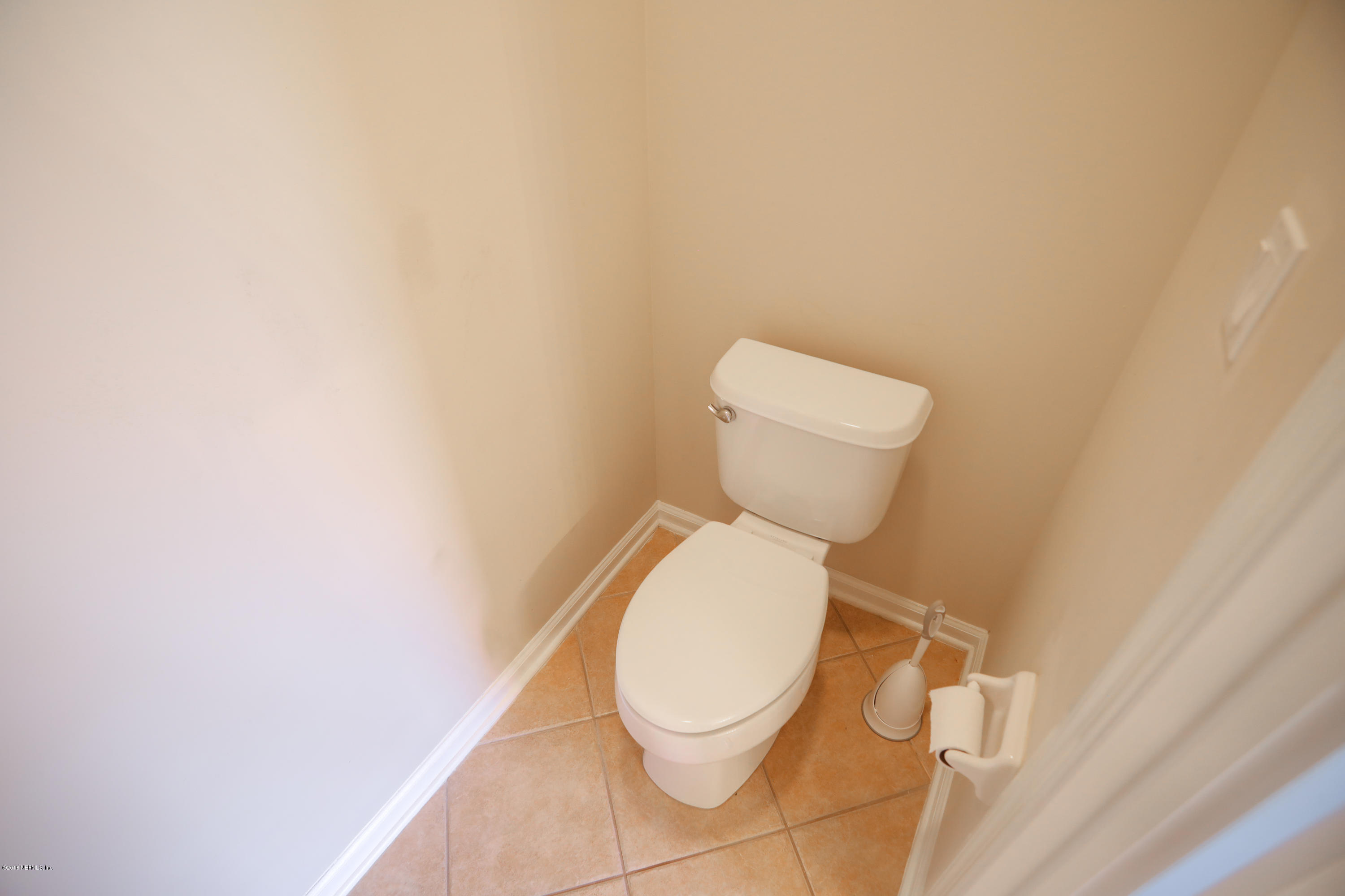 6043 Shadehill Road Jacksonville, FL 32258 - Photo 34 of 43 Suite Water Closet