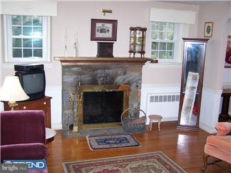 852 Ivy Road Ambler, PA 19002 - Photo 2 of 12 Living Room