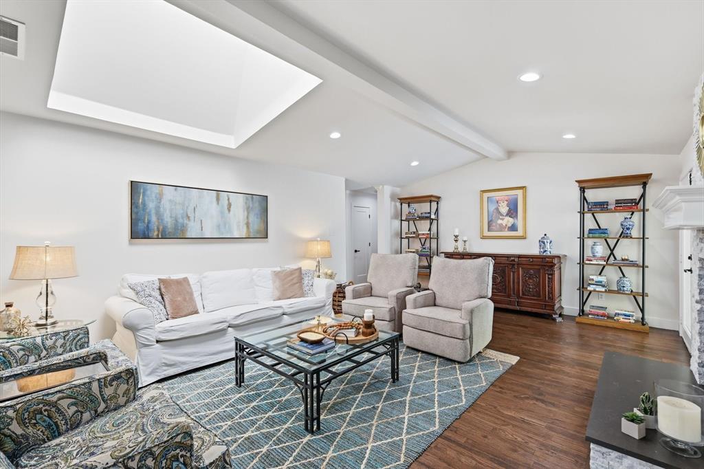 11009 Ferndale Road Dallas, TX 75238 - Photo 4 of 21