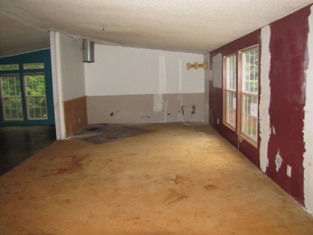 4126 Altice Road Moneta, VA 24121 - Photo 4 of 13 Living Room (2)