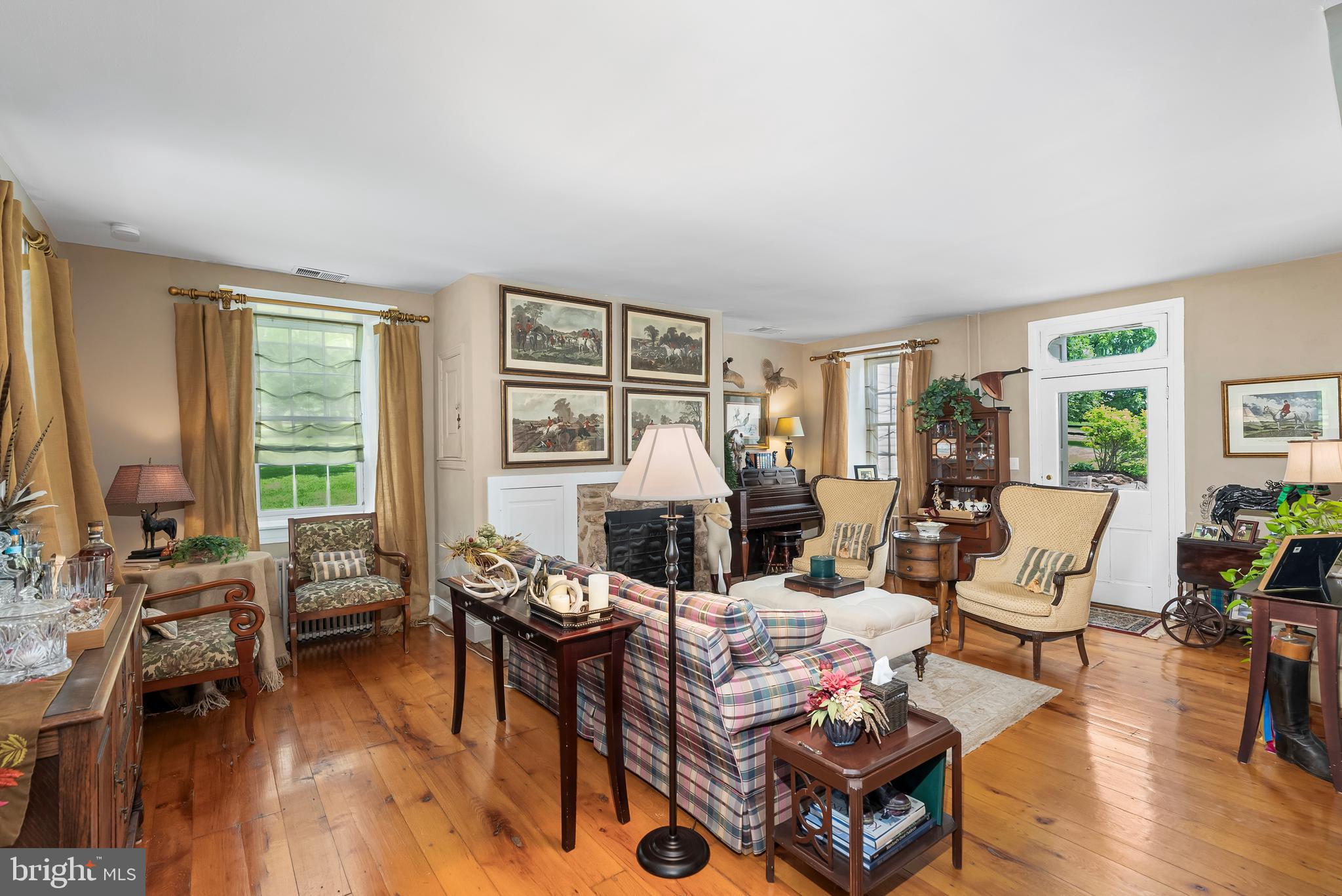 2810 Hoffman Mill Road Hampstead, MD 21074 - Photo 34 of 121 Elegant Living Room with WBF