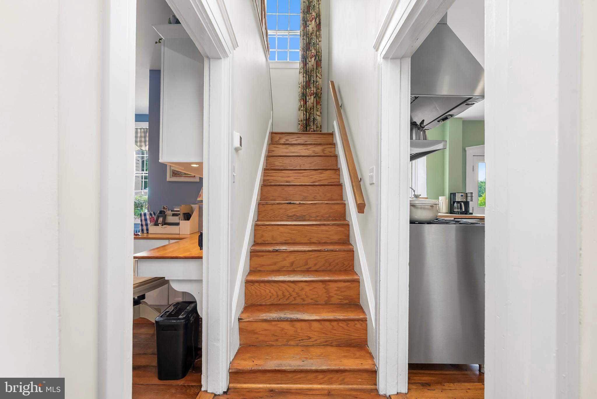 2810 Hoffman Mill Road Hampstead, MD 21074 - Photo 41 of 121 Heading upstairs