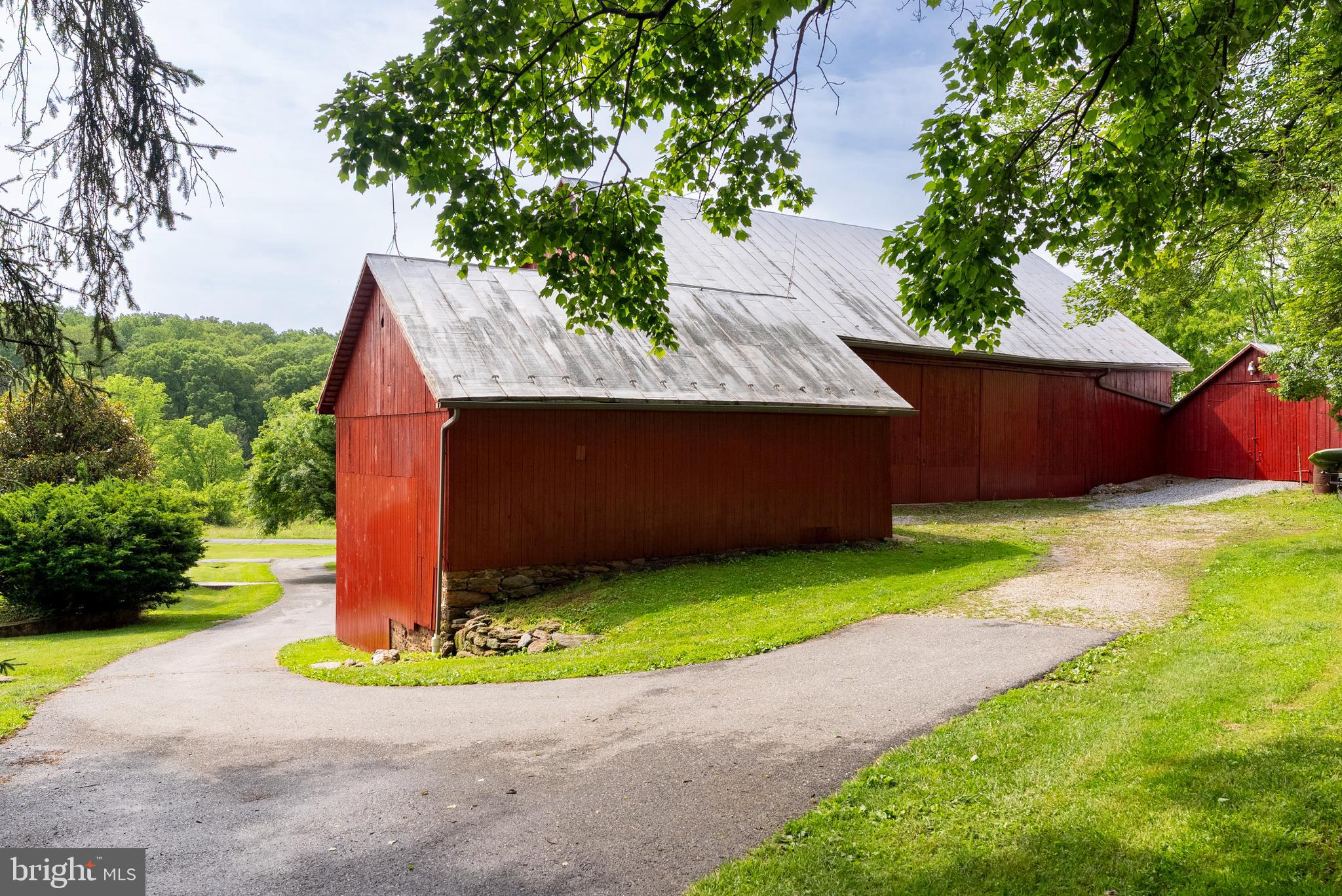 2810 Hoffman Mill Road Hampstead, MD 21074 - Photo 92 of 121 a view of a backyard with a barn