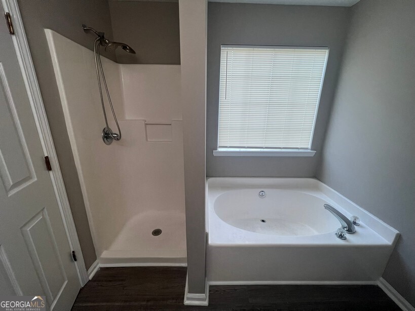 70 Princeton Way Covington, GA 30016 - Photo 20 of 32 a bathroom with a tub