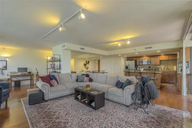 $289,900 | 600 Admiral Boulevard, Unit 208, Kansas City, MO 64106