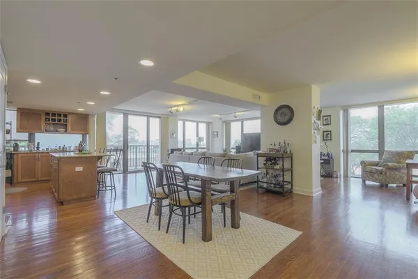 $274,900 | 600 Admiral Boulevard, Unit 208, Kansas City, MO 64106