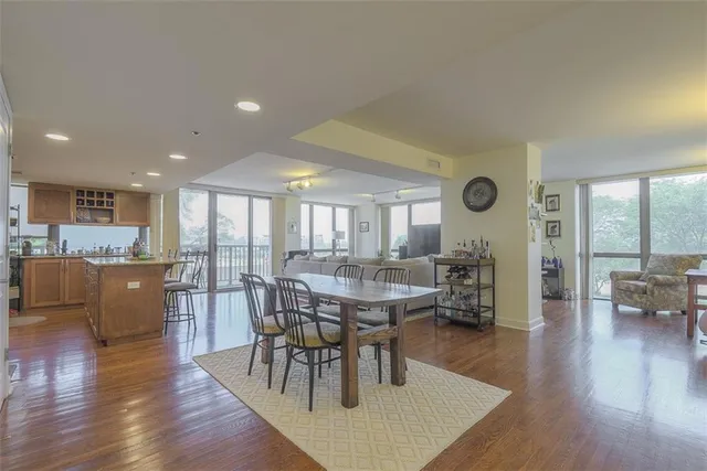 $289,900 | 600 Admiral Boulevard, Unit 208, Kansas City, MO 64106