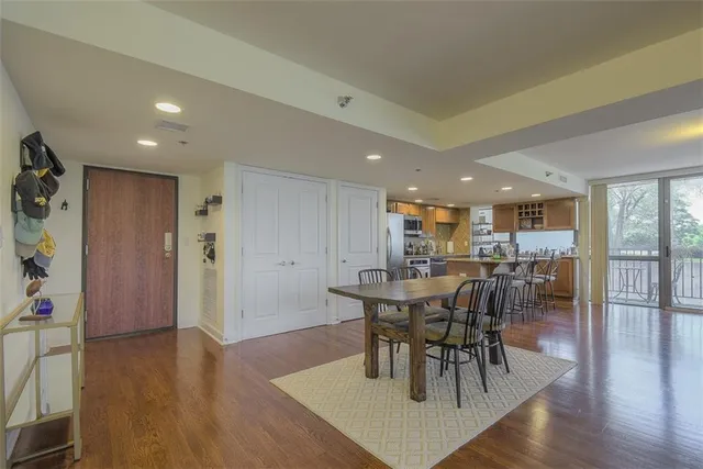 $289,900 | 600 Admiral Boulevard, Unit 208, Kansas City, MO 64106