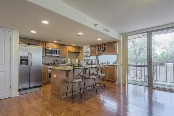 $274,900 | 600 Admiral Boulevard, Unit 208, Kansas City, MO 64106