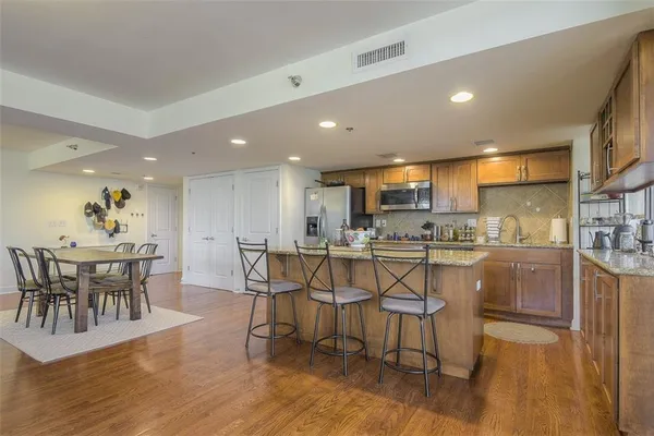 $274,900 | 600 Admiral Boulevard, Unit 208, Kansas City, MO 64106