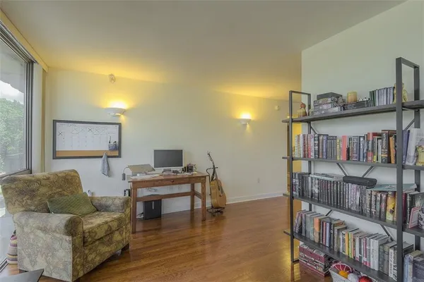 $274,900 | 600 Admiral Boulevard, Unit 208, Kansas City, MO 64106