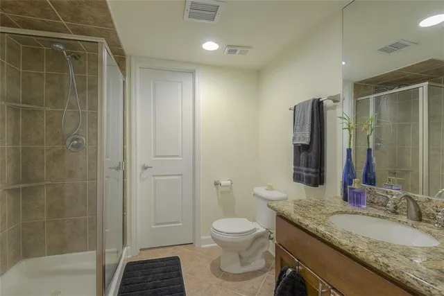 $289,900 | 600 Admiral Boulevard, Unit 208, Kansas City, MO 64106