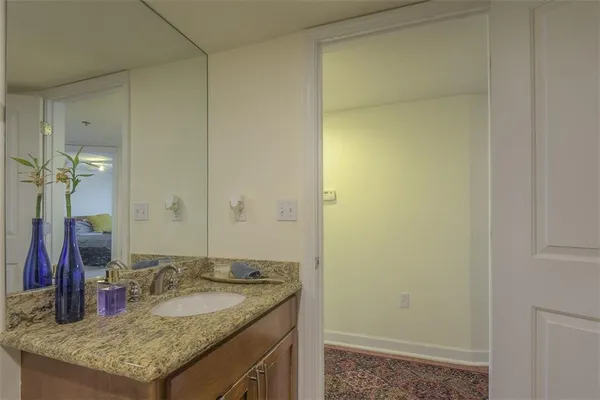 $274,900 | 600 Admiral Boulevard, Unit 208, Kansas City, MO 64106