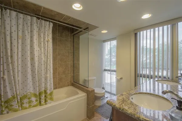 $274,900 | 600 Admiral Boulevard, Unit 208, Kansas City, MO 64106