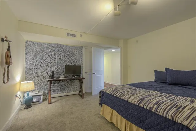 $289,900 | 600 Admiral Boulevard, Unit 208, Kansas City, MO 64106