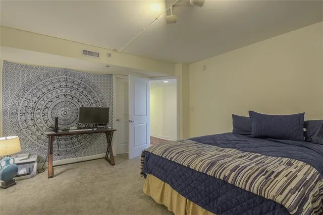 $294,500 | 600 Admiral Boulevard, Unit 208, Kansas City, MO 64106