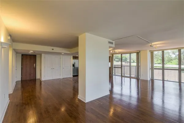 $274,900 | 600 Admiral Boulevard, Unit 208, Kansas City, MO 64106