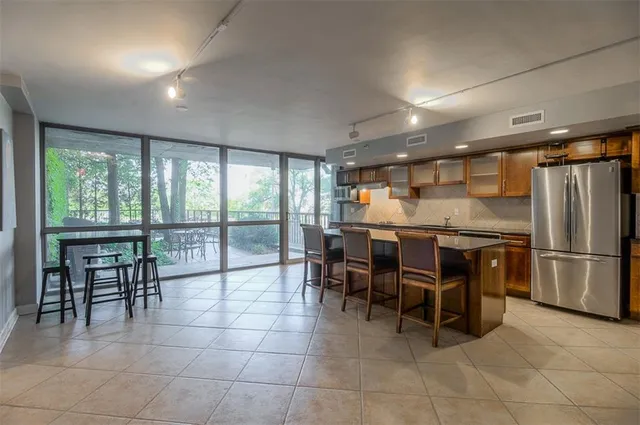 $289,900 | 600 Admiral Boulevard, Unit 208, Kansas City, MO 64106