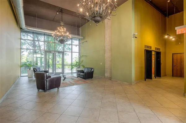 $274,900 | 600 Admiral Boulevard, Unit 208, Kansas City, MO 64106