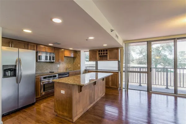 $274,900 | 600 Admiral Boulevard, Unit 208, Kansas City, MO 64106