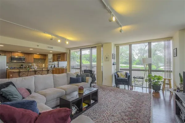 $274,900 | 600 Admiral Boulevard, Unit 208, Kansas City, MO 64106