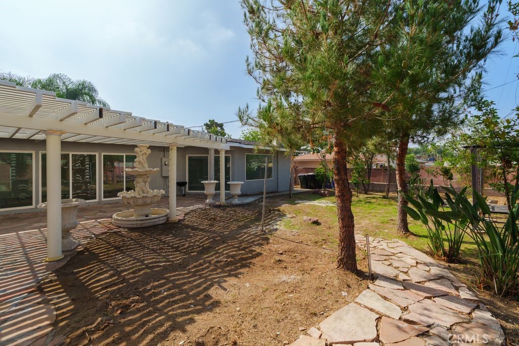 932 North Encina Avenue Rialto, CA 92376 - Photo 25 of 28