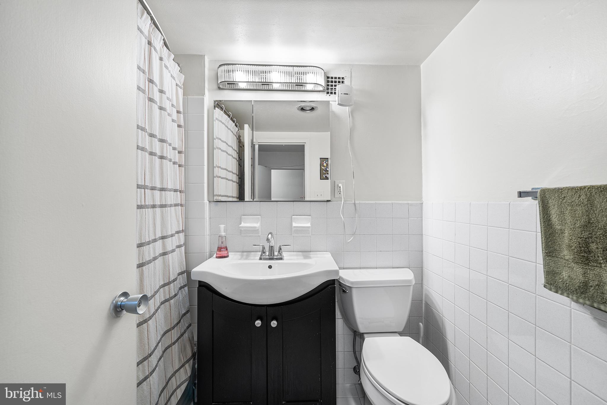 224-30 West Rittenhouse Square, Unit 1002 Philadelphia, PA 19103 - Photo 26 of 31