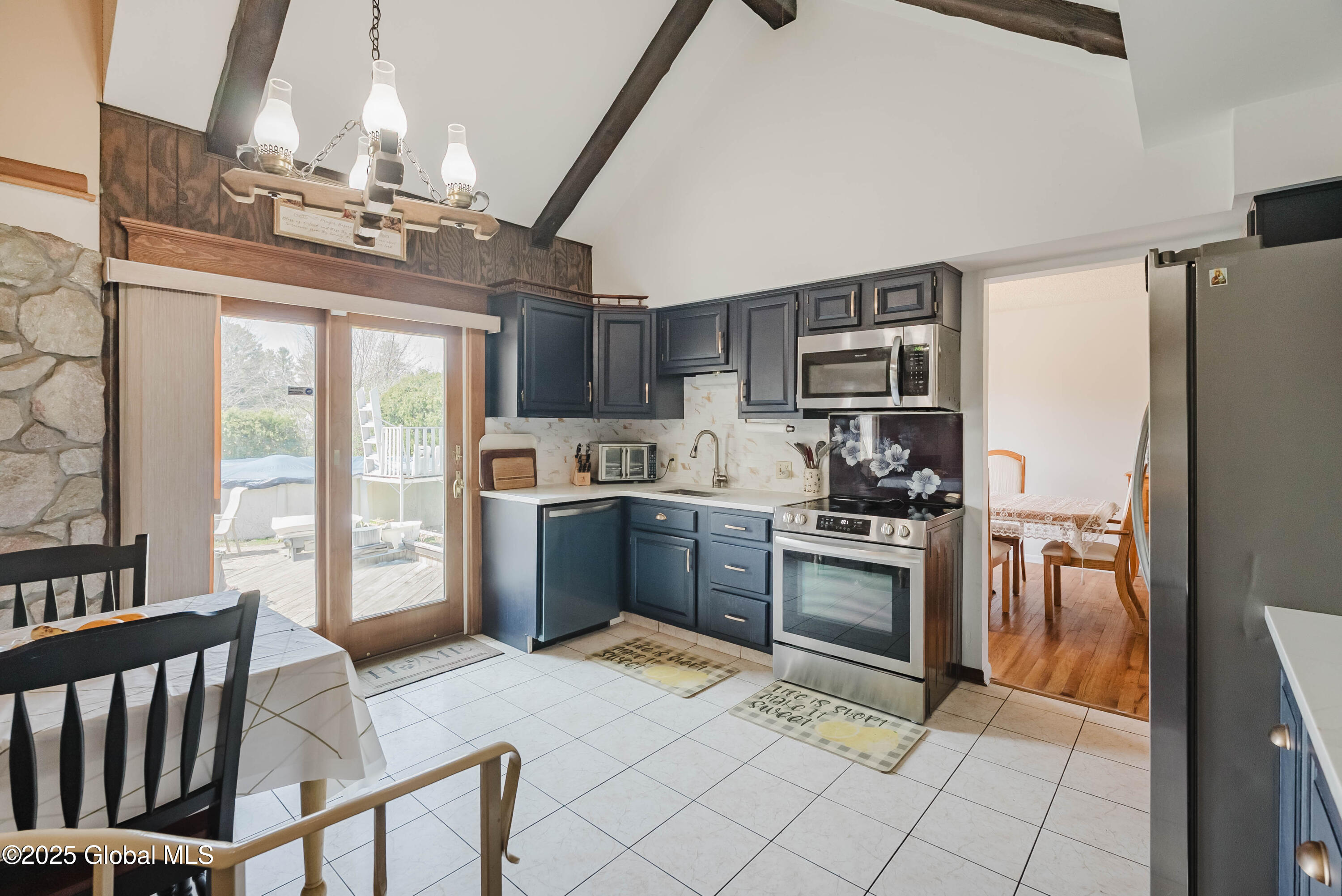 320 Dolan Drive Rotterdam, NY 12306 - Photo 14 of 49 15