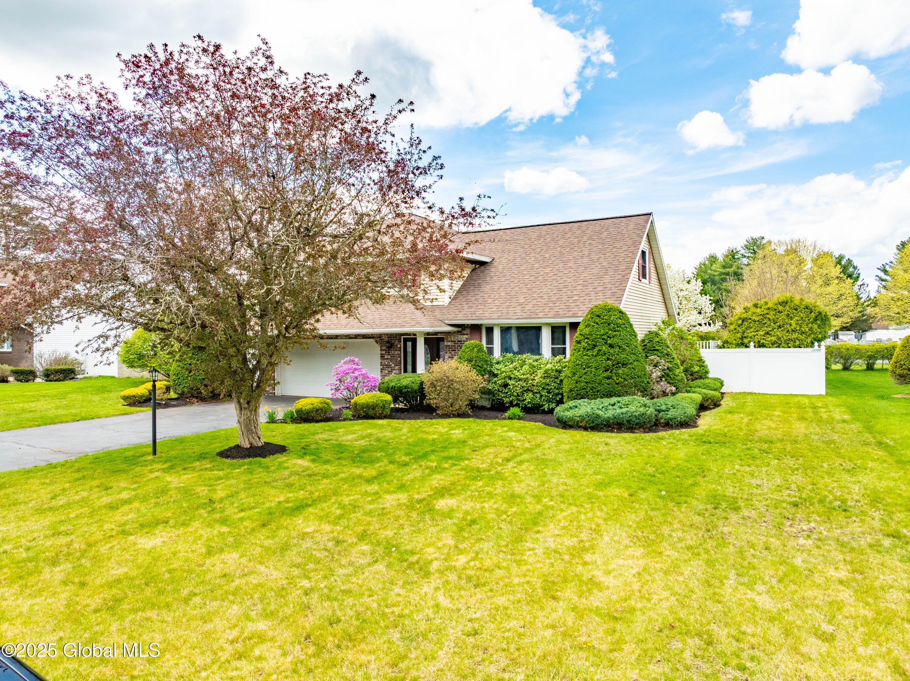 320 Dolan Drive Rotterdam, NY 12306 - Photo 3 of 49 3