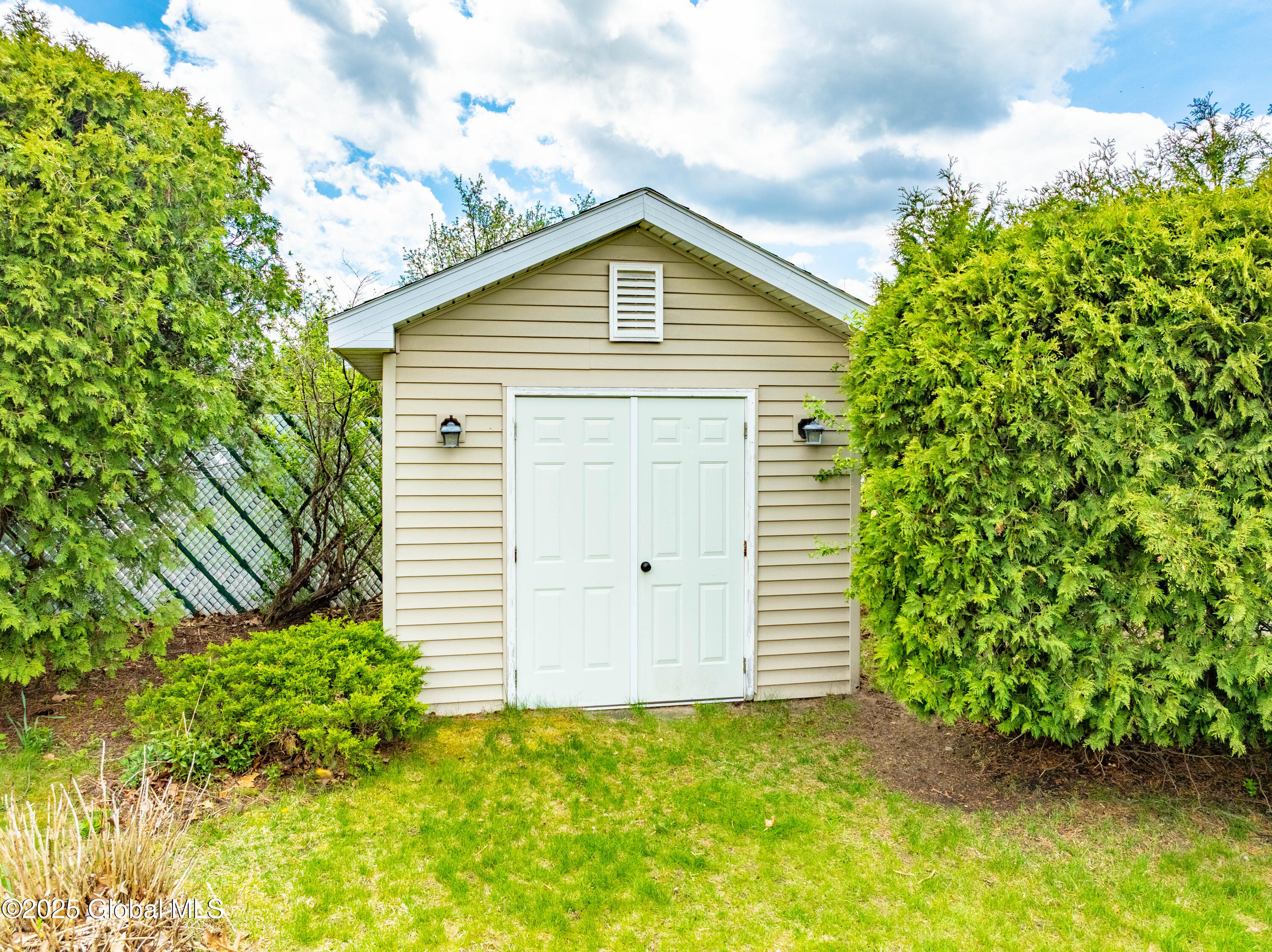 320 Dolan Drive Rotterdam, NY 12306 - Photo 37 of 49 DJI_0025-HDR