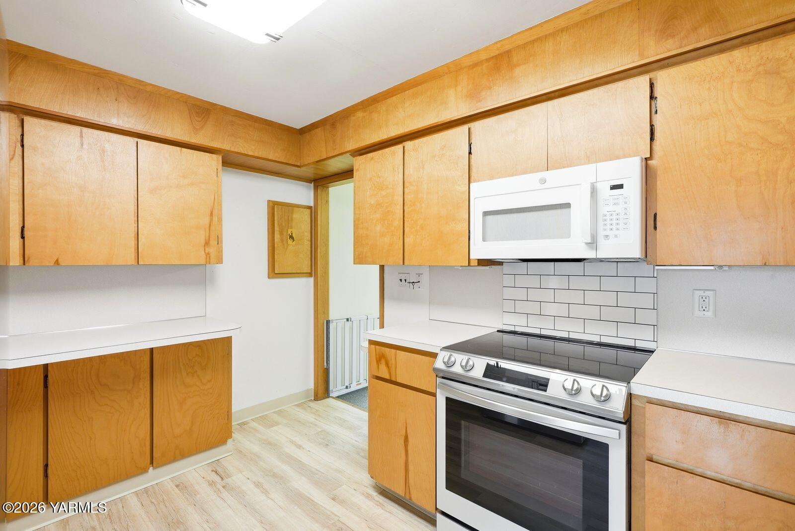1000 Nagler Road Selah, WA 98942 - Photo 15 of 22 15kitchen
