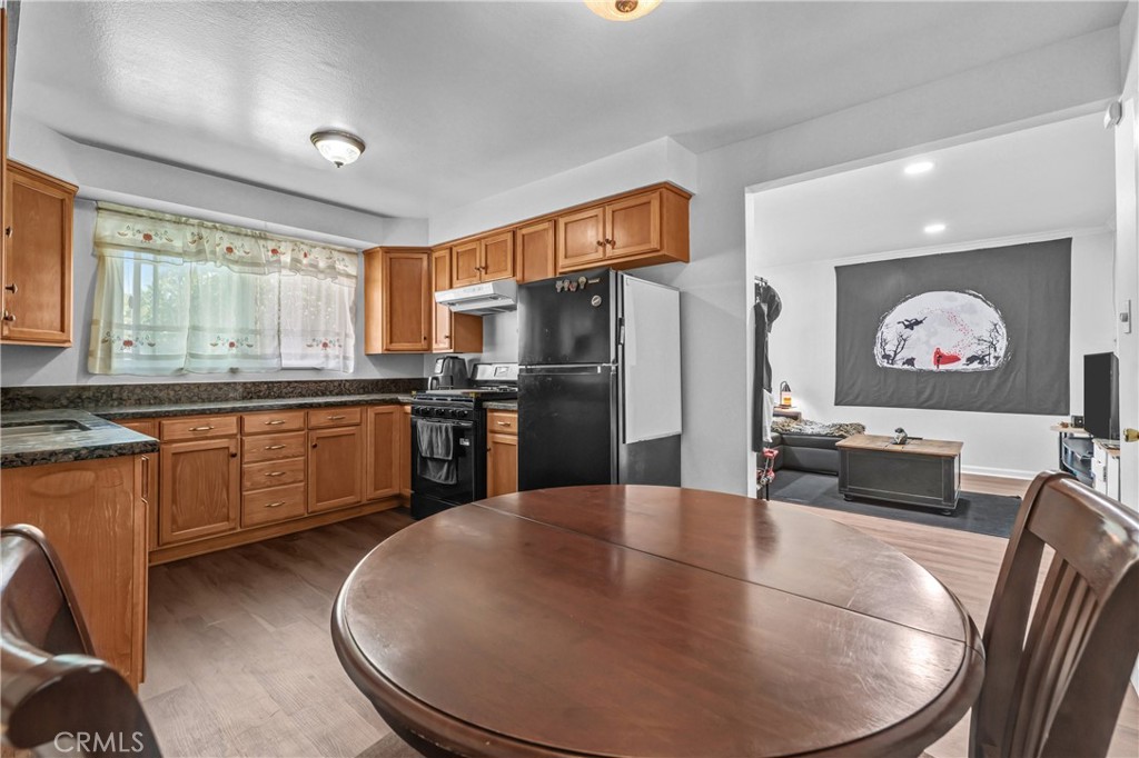 30 Camelback Avenue South Carson, CA 90745 - Photo 10 of 29