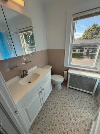 $2,400 | 11 North Street, Glen Cove, NY 11542