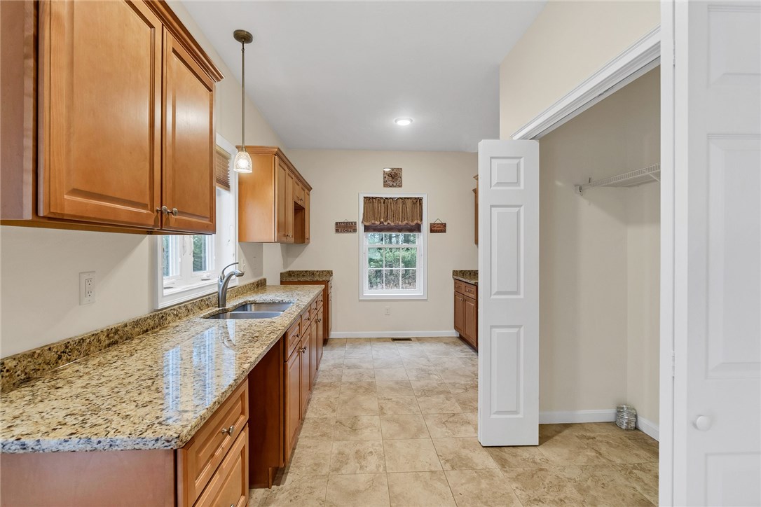 35 Chickadee Way, Unit 35 Danielson, CT 06239 - Photo 9 of 36
