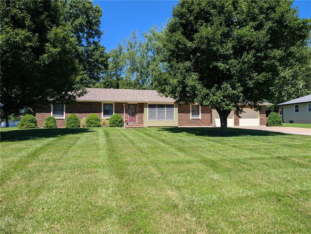 242 Southeast 131st Road Warrensburg, MO 64093 - Photo 1 of 3
