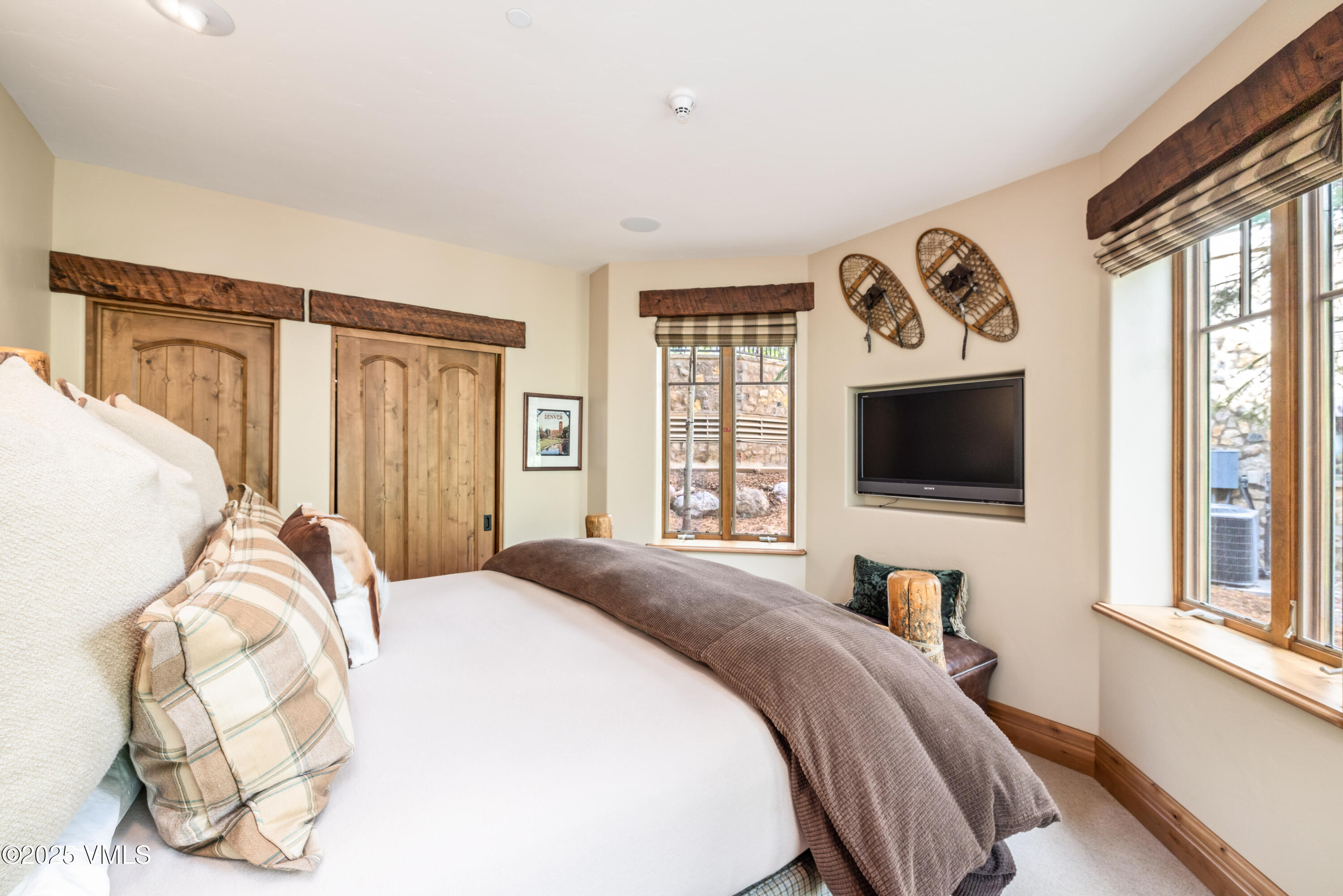 825 West Forest Road, Unit 2 Vail, CO 81657 - Photo 32 of 49 138A6187_1_1v2