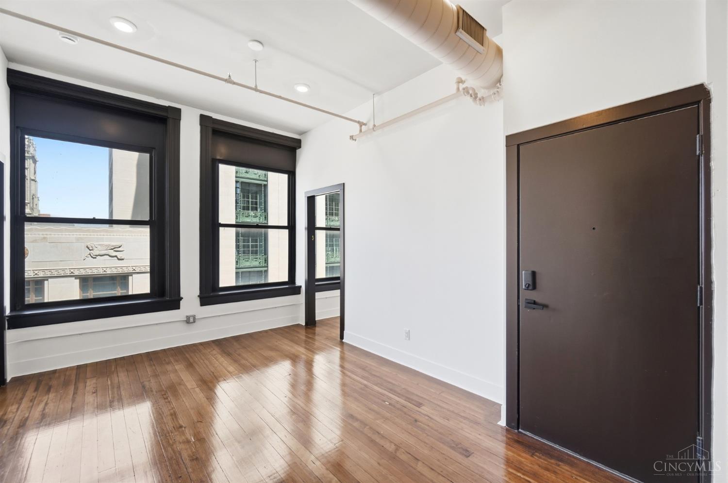 607 Main Street, Unit 10 Cincinnati, OH 45202 - Photo 23 of 37