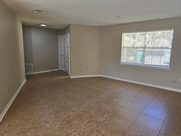 $1,975 | 309 Somerset Drive, Fort Walton Beach, FL 32547