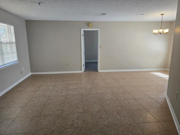 $1,975 | 309 Somerset Drive, Fort Walton Beach, FL 32547