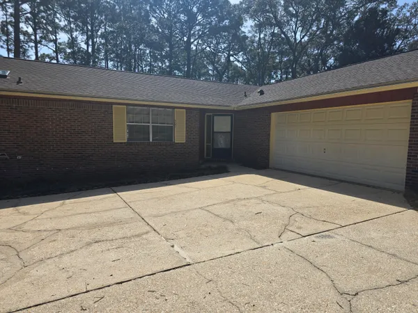 $1,975 | 309 Somerset Drive, Fort Walton Beach, FL 32547