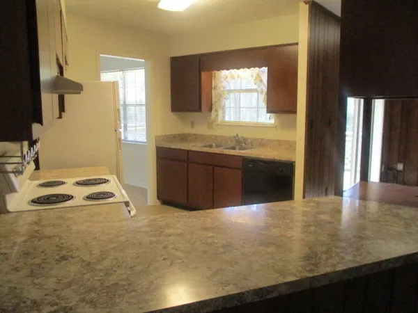 $1,975 | 309 Somerset Drive, Fort Walton Beach, FL 32547