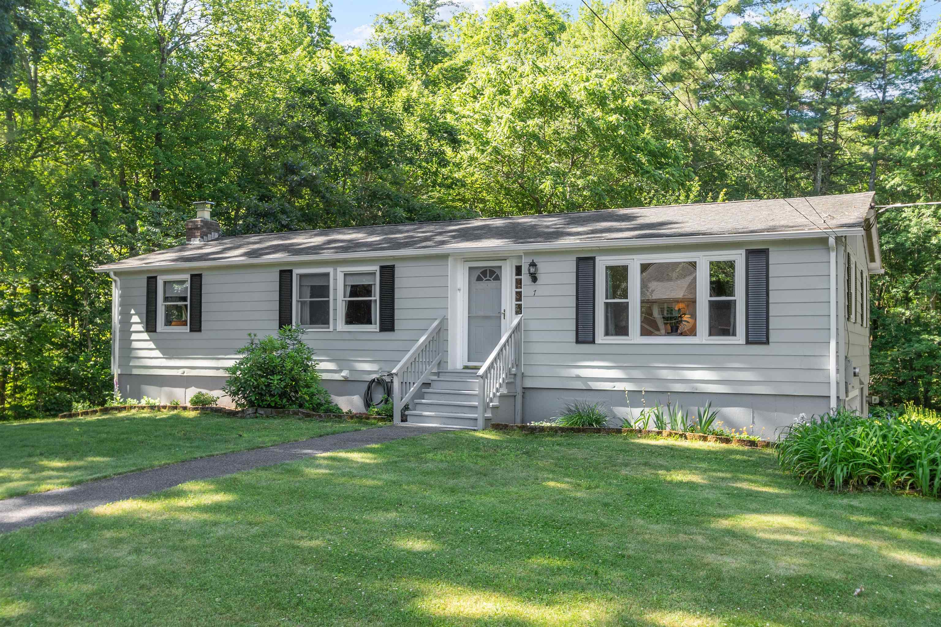 7 Al Street Derry, NH 03038 - Photo 2 of 35