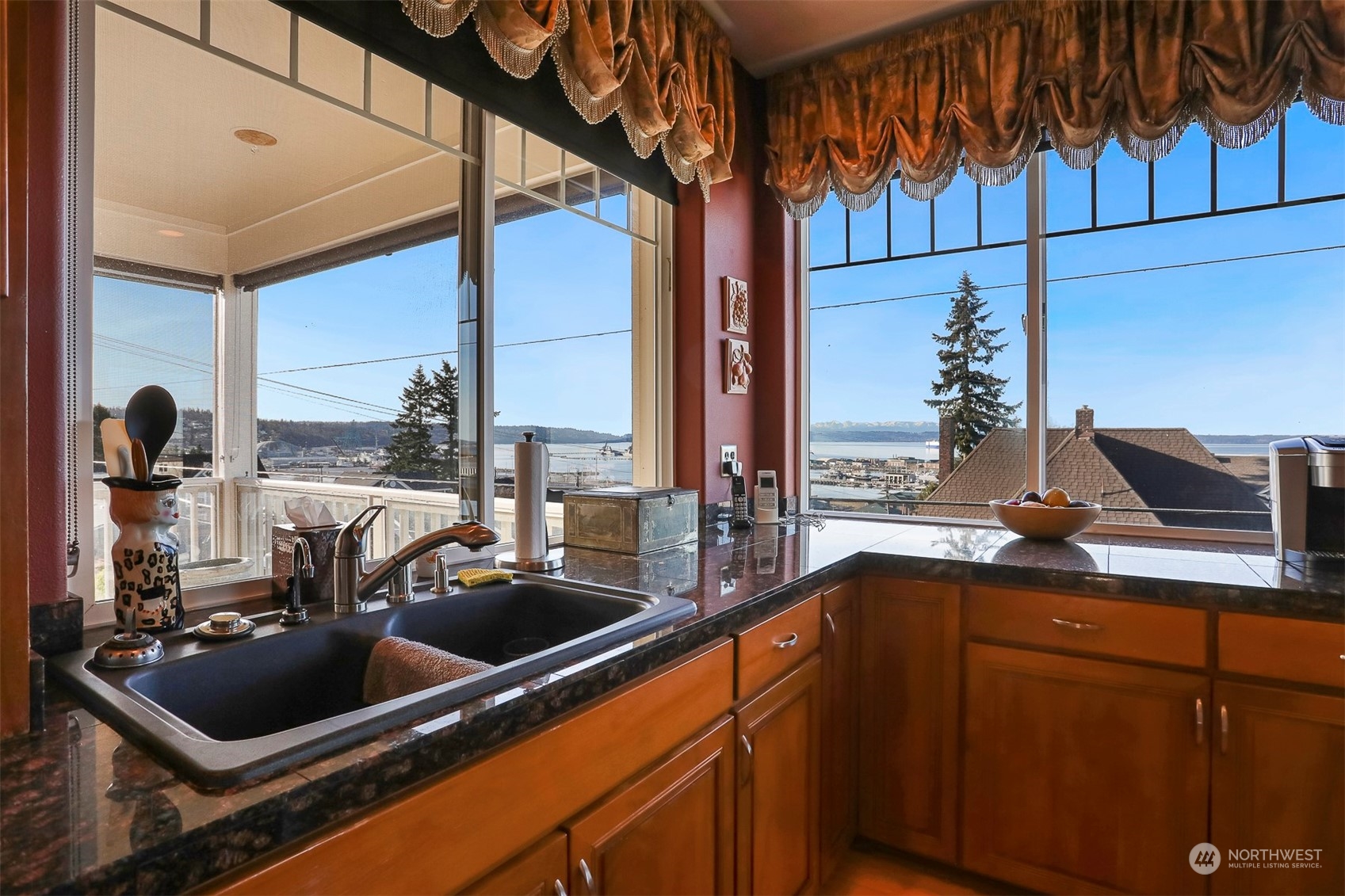 2030 Rucker Avenue, Unit 4 Everett, WA 98201 - Photo 6 of 40 Gallery Image 6
